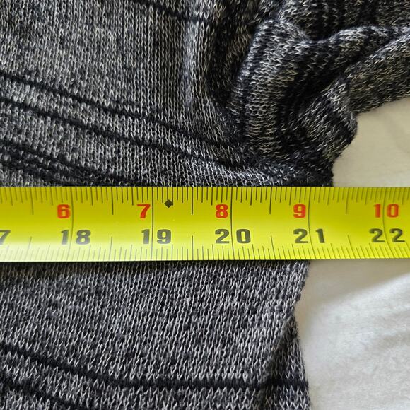 Free People Oversized Distressed Henley Neck Shirt Gray Size XS Long Sleeve Boho - Picture 8 of 9